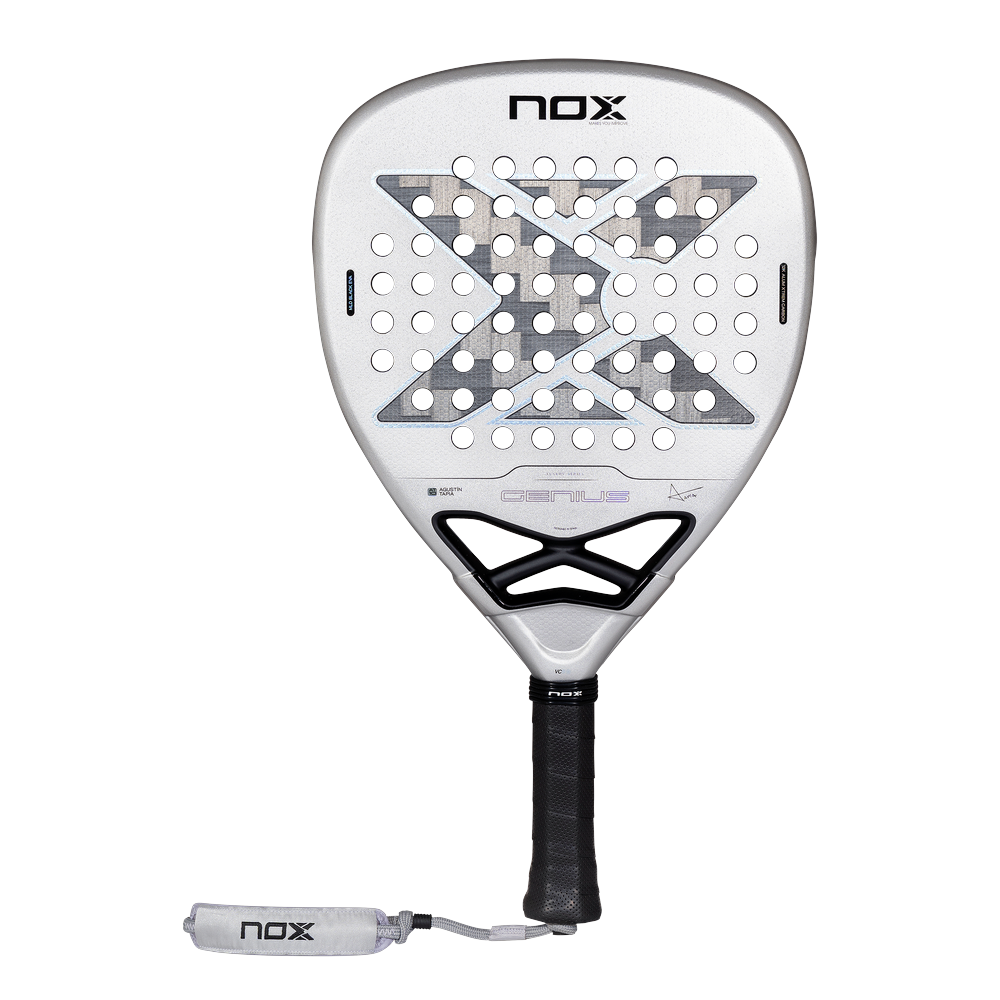 Pala Nox Genius Attack 12K Alum Xtrem by Agustín Tapia 2027, de diamante y cara blanca y plata, vista de frente sobre fondo transparente